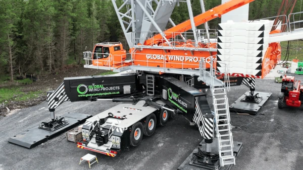 Global Crane Services and Global Wind Projects Makes a Multi Million Pound Investment in the Purchase of a State Of The Art Liebherr LG 1750 Crane